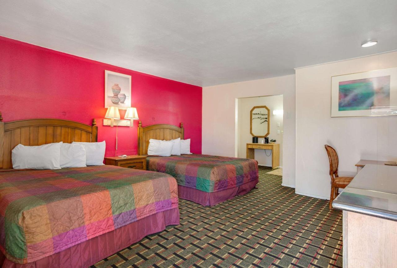 Rodeway Inn & Suites Raton Luaran gambar