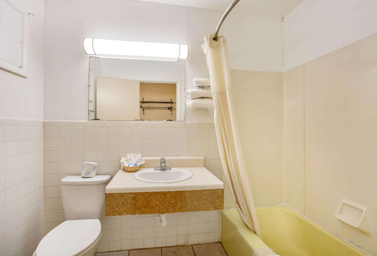 Rodeway Inn & Suites Raton Luaran gambar