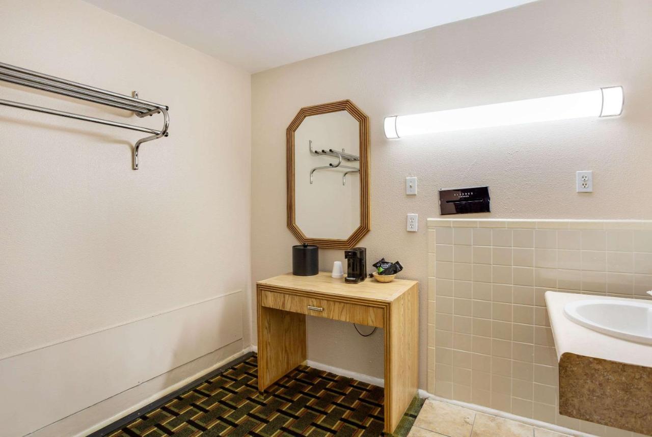 Rodeway Inn & Suites Raton Luaran gambar