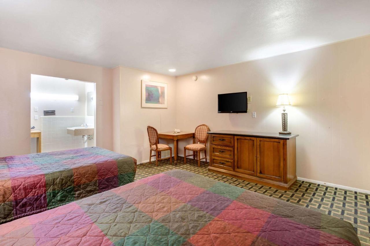 Rodeway Inn & Suites Raton Luaran gambar