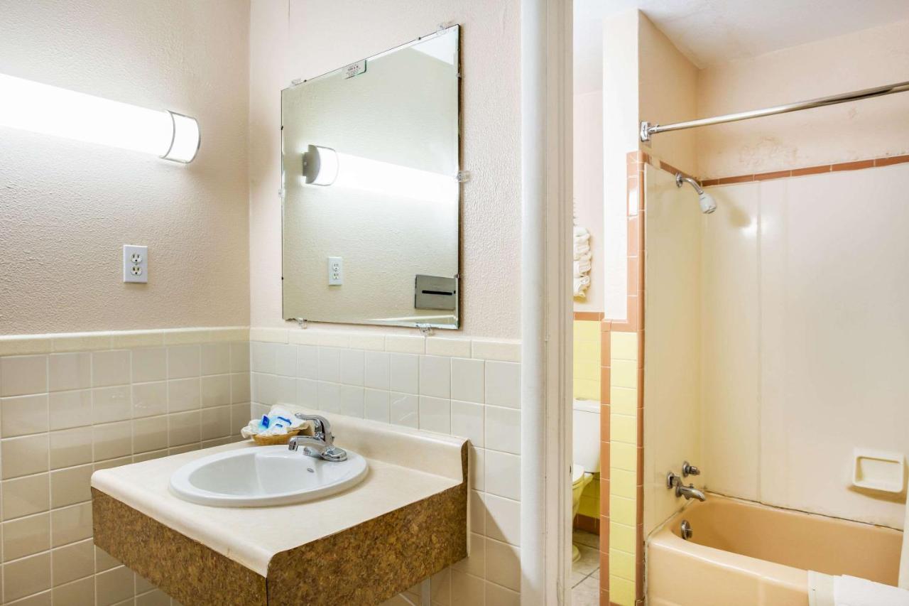 Rodeway Inn & Suites Raton Luaran gambar