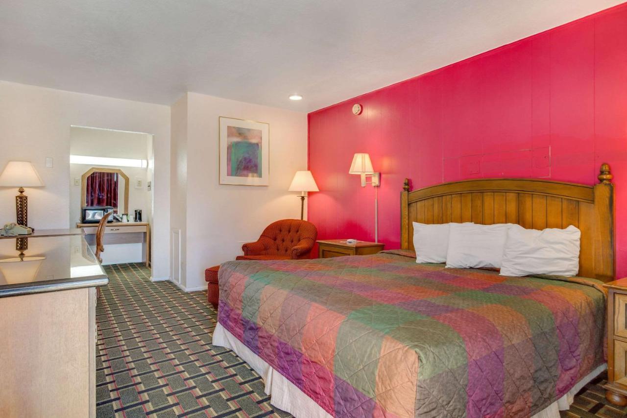 Rodeway Inn & Suites Raton Luaran gambar
