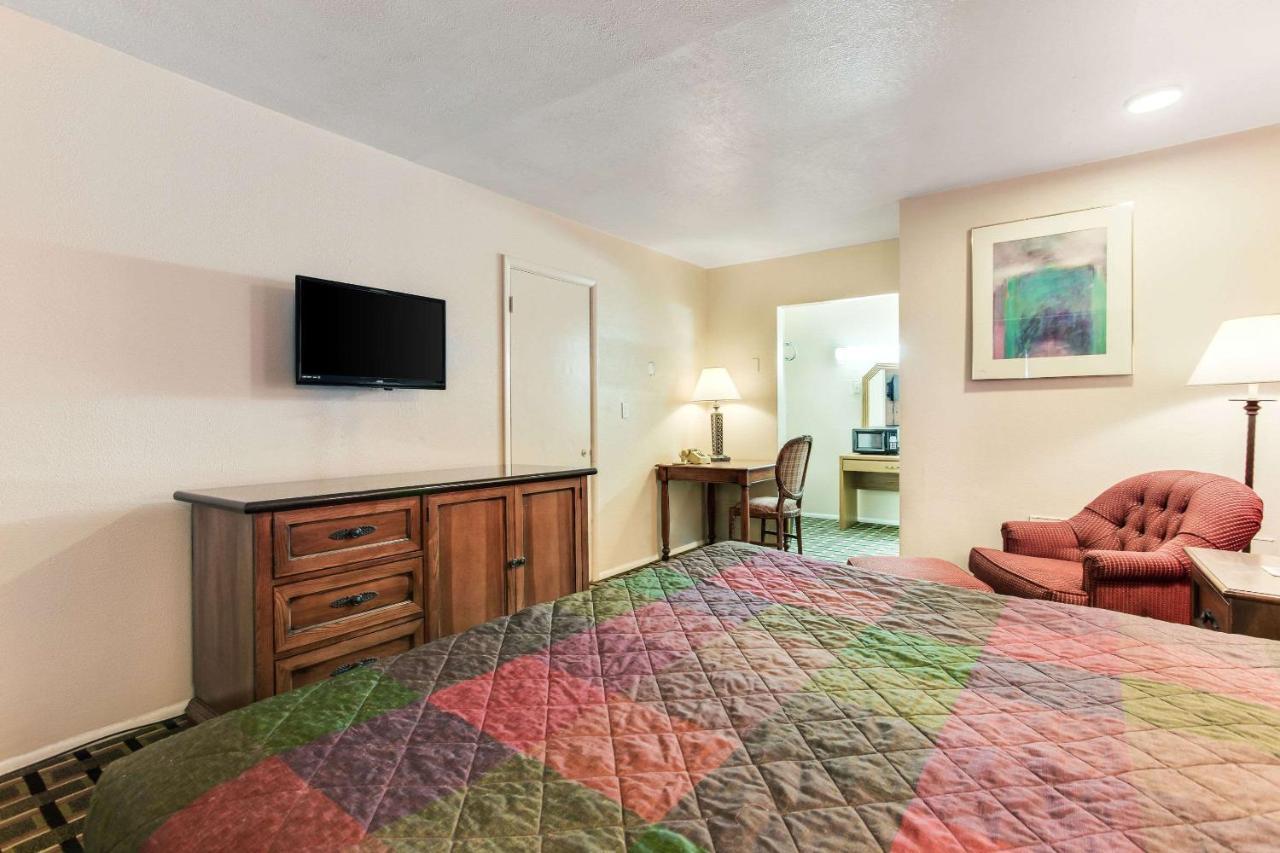 Rodeway Inn & Suites Raton Luaran gambar